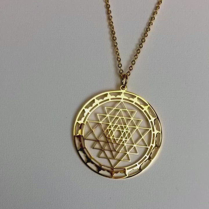  Roxxy Crystals Sri Yantra Necklace Black Metal. for Men and  Women Jewelry Sacred Geometry Necklace for Men Meditation Spiritual :  Health & Household