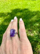 Загрузить изображение в средство просмотра галереи, Natural Raw Amethyst Ring. Crown Chakra High Consciousness Activation. Amethyst jewelry
