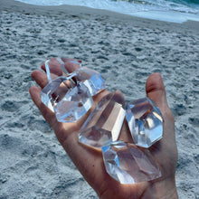 Загрузить изображение в средство просмотра галереи, AAA Clear Quartz Crystal – Diamond-Like Clarity, Charged on New Moon &amp; Ocean Ritual | High-Vibe Divine Frequency Stone.
