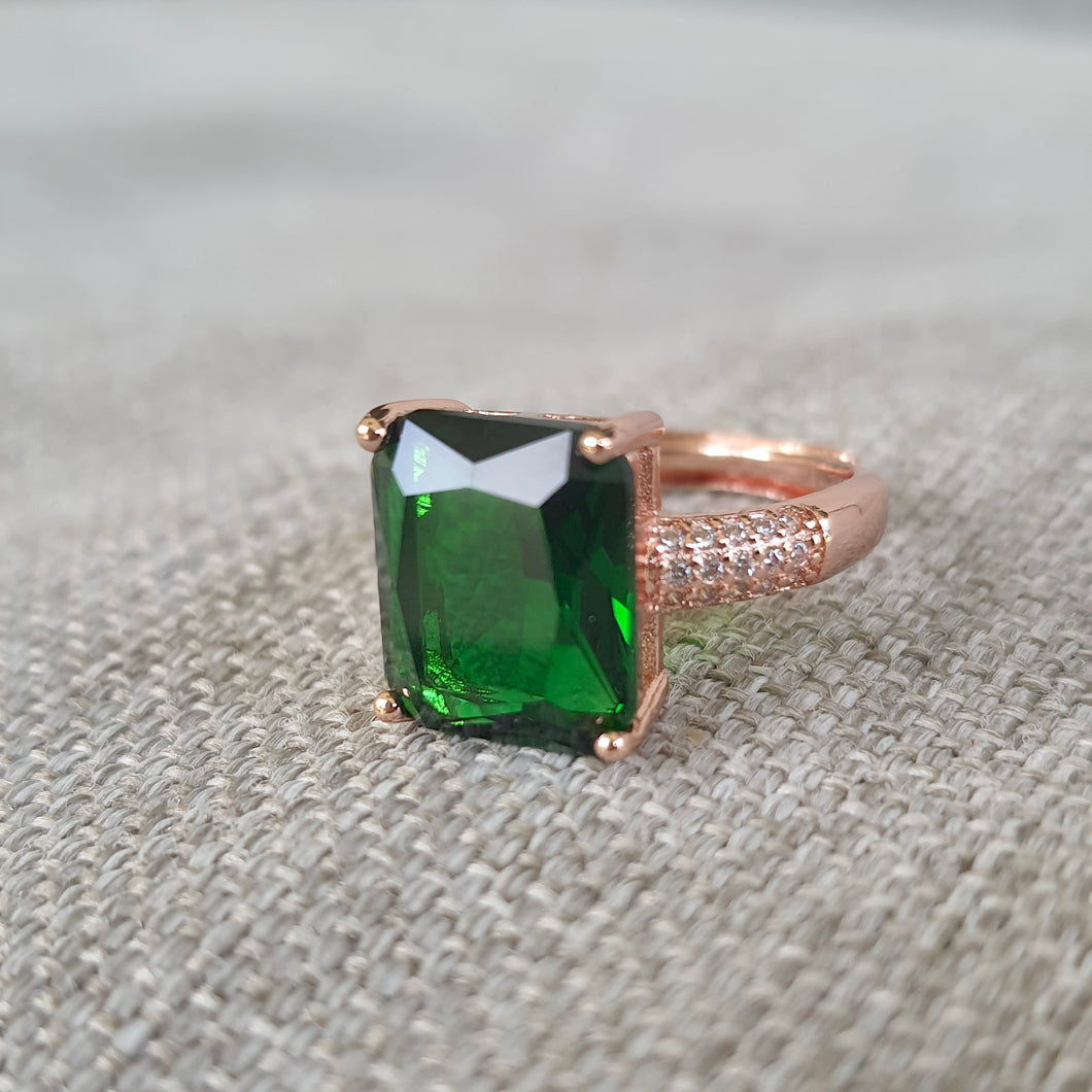 Emerald Ring Luxury rectangular shape. Rose Gold. Golden plated. AAA Quality. Natural Emerald gemstone. Large Emerald ring. Large gemstone ring.
