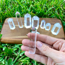 Load image into Gallery viewer, Best Purity Clear Quartz Obelisk. AAA Purity healing meditation crystals. Reiki healing witchcraft crystals. All chakras crystal
