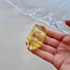 Натуральный чистый кристалл цитрина. Манипура Чакра. целебный кристалл. Солнечная энергия. Привлекает богатство и изобилие