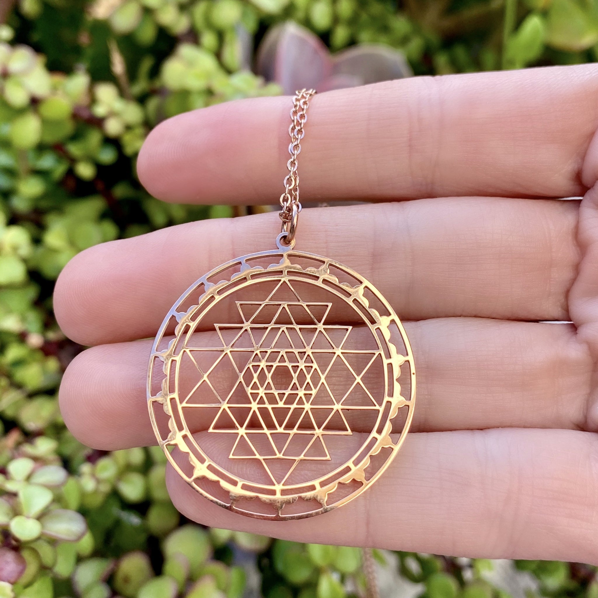 Sri Yantra Necklace Gold Metal. for Men and Women Jewelry Sacred Geometry  Necklace for Men Meditation Spiritual. Healing Jewelry